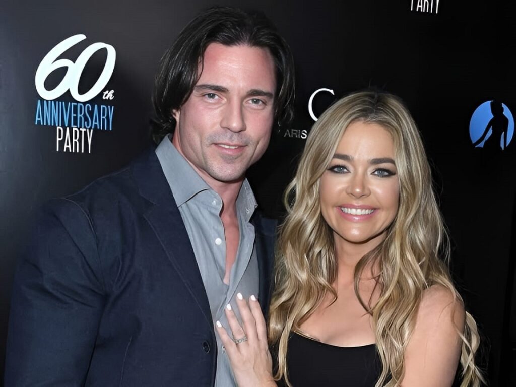 How Denise Richards Helps Aaron’s Finances