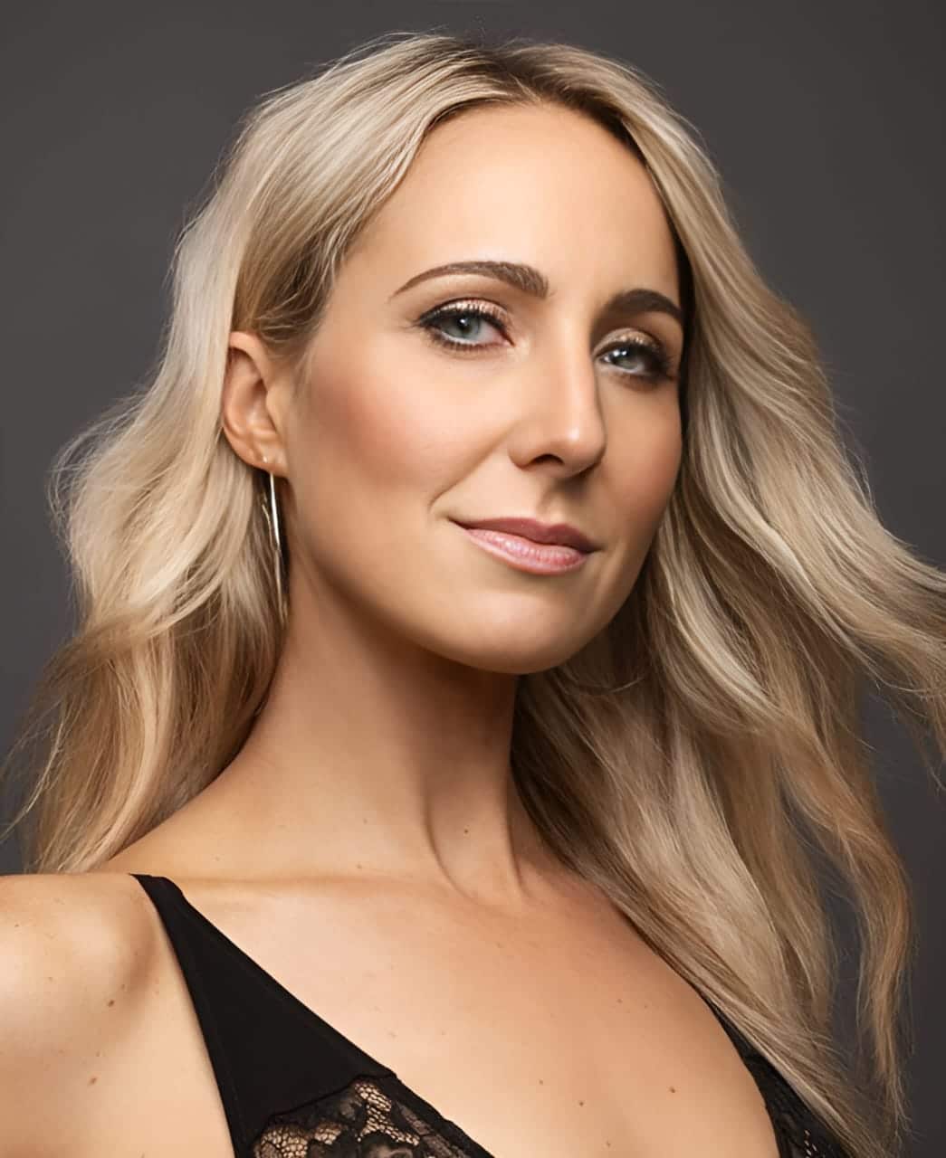 Nikki Glaser Net Worth: life, Age, Height, and Her Rise in Comedy